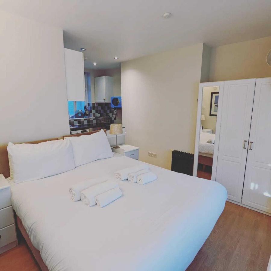 Castletown House Apartments London Room photo